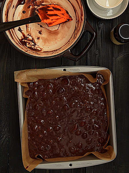 Brownie (ciasto czekoladowe) z winiami i... chilli :)  - etap 5