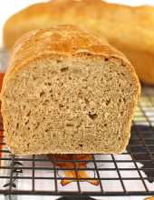 Chleb pszenno-ytni z ziarnami sonecznika (na drodach)