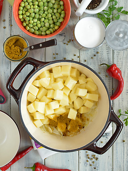 Curry z ziemniakw z groszkiem - pyszne i byskawiczne - 3 krok przygotowania