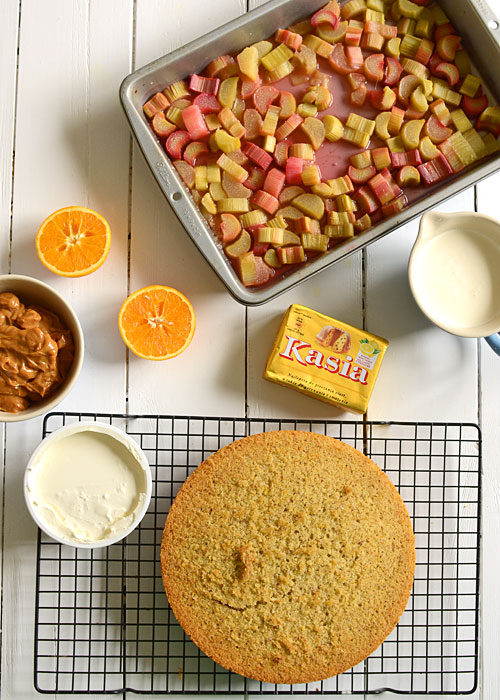 Ciasto migdaowo-pomaraczowe z mas karmelow i rabarbarem na wiatowy Dzie Pieczenia  - etap 5