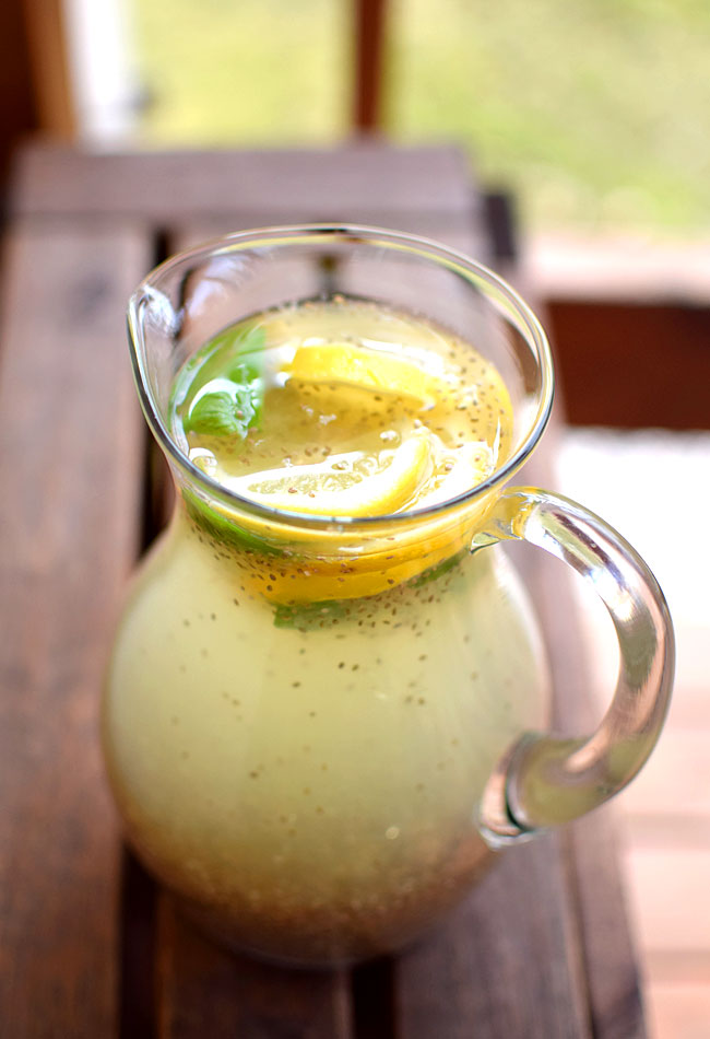Lemoniada z nasionami chia