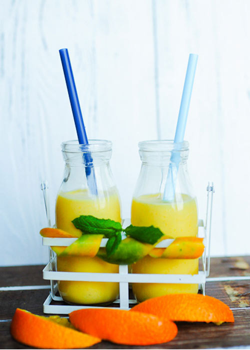 Mango lassi, czyli klasyczny napj jogurtowy z mango  - etap 1
