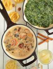 Pulpeciki w sosie pieczarkowo-mietanowym i szpinak w sosie malano-mietanowym - pomys na domowy obiad - pyszny, syccy i niedrogi :)