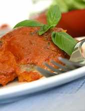 Pomys na zapiekan ryb w czerwonym sosie pomidorowo-bazyliowo-mietanowym