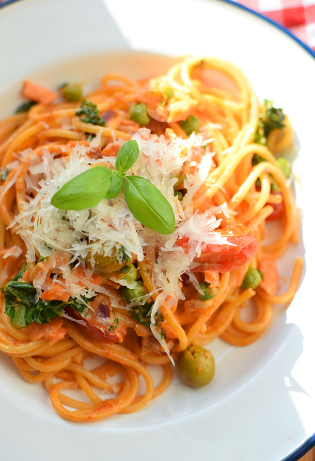 Spaghetti z ososiem wdzonym i oliwkami - etap 1