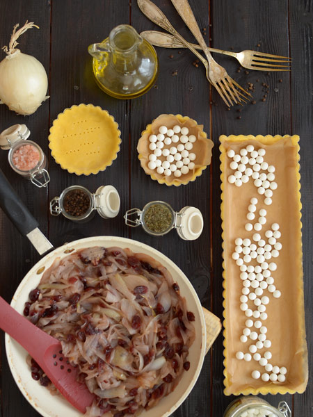 Jesienna tarta z karmelizowan cebul i urawinami - sposb przygotowania - etap 7