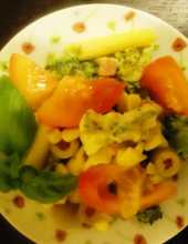 Rurki z wiosennymi warzywami i szynk w sosie mietankowym