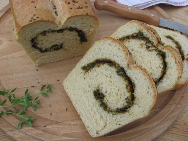 Chleb pszenny z nadzieniem ze wieych zi