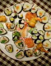 (sushi) uromaki z pieczonym ososiem