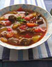 Wgierska zupa gulaszowa