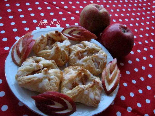 Poduszeczki francuskie z jabkami i cynamonem