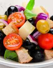 Hiszpaskie oliwki z chlebem, serem i warzywami