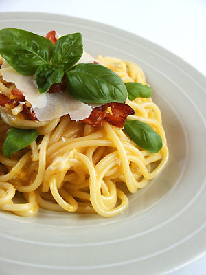 Spaghetti carbonara z boczkiem przepis