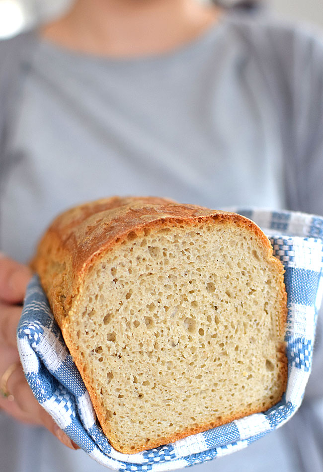 Prosty chleb pszenny na zakwasie