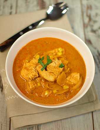 Błyskawiczne curry z kurczaka z dodatkiem kukurydzy