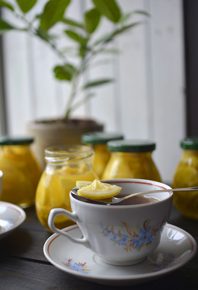 Cytryny w słoiku do herbaty
