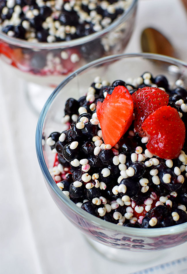 Deser jogurtowy z truskawkami i jagodami - Fit i zdrowy - etap 1