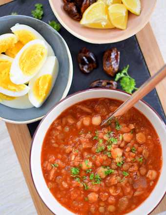 Harira - marokańska zupa z ciecierzycą i pomidorami