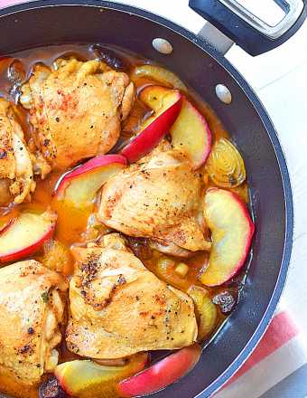 Super łatwy kurczak duszony z jabłkami w aromatycznym sosie