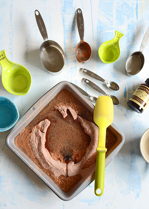 Ciasto czekoladowe łyżką mieszane w formie i w pół godziny gotowe - etap 4