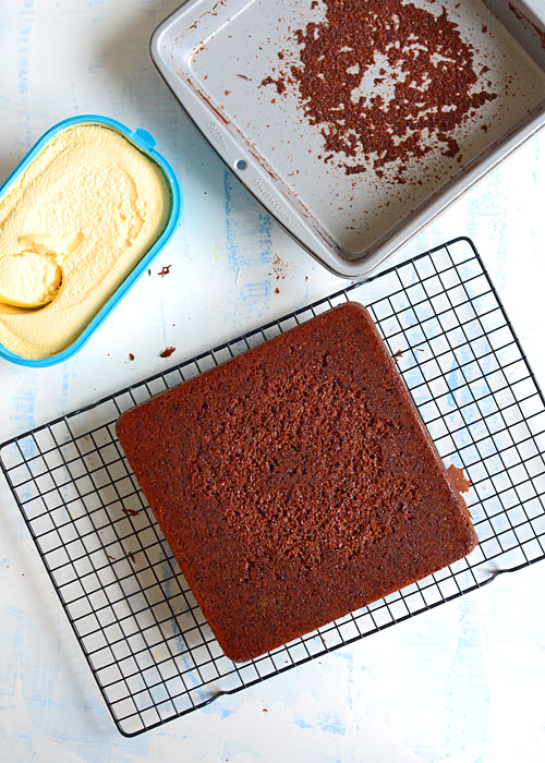Ciasto czekoladowe łyżką mieszane w formie i w pół godziny gotowe - etap 7