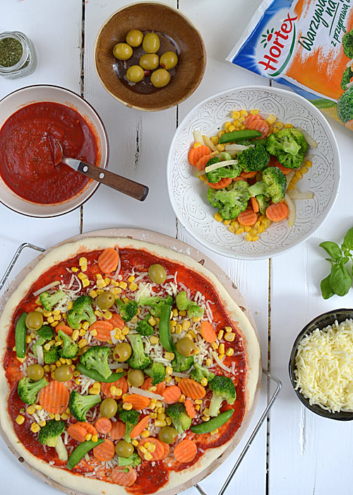 Lekka pizza z warzywami - pełna smaków i kolorów :) - etap 11