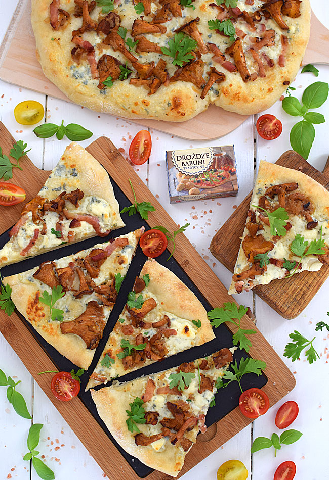 Pizza z kurkami i sosem serowym - najlepsza!