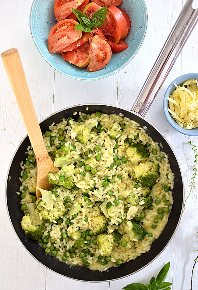 Risotto z zielonymi warzywami - brokułem i zielonym groszkiem