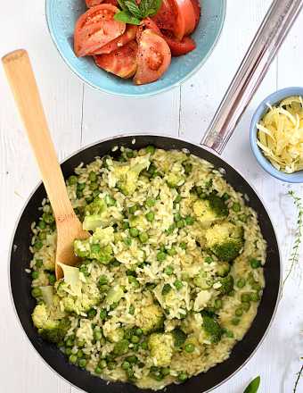 Risotto z zielonymi warzywami - brokułem i zielonym groszkiem