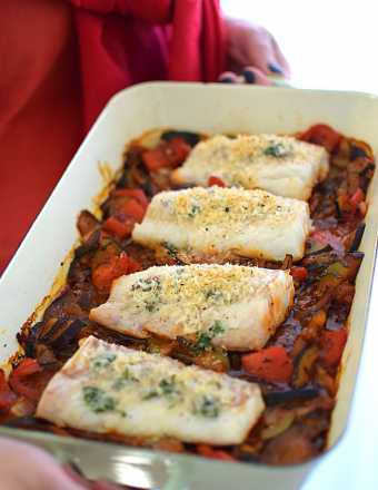 Ryba po włosku - z chrupiącą parmezanową pierzynką i sosem z warzyw