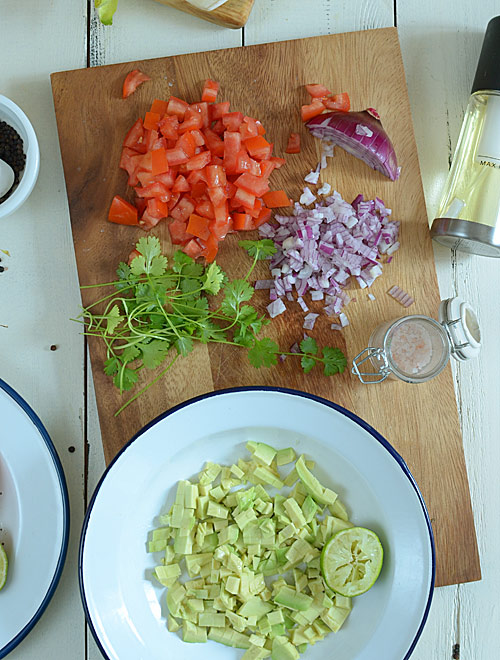 Ryba z blachy z warzywami z soczystą salsą - jednoblachowe danie obiadowe, a do tego fit i zdrowe - etap 2