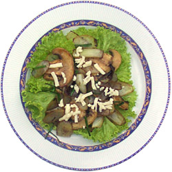 Sałata z gorącymi grzybami i mozarellą