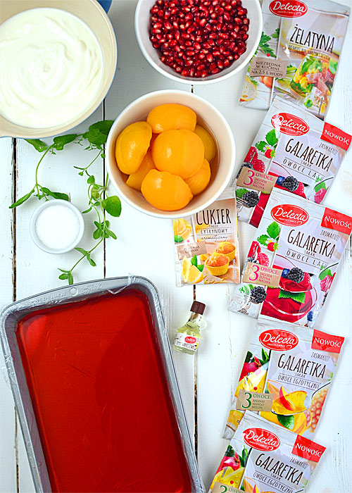 Lekki sernik jogurtowy z owocowymi galaretkami - etap 2