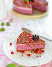 Obłędnie różowy sernik jeżynowy z czekoladą - BEZ pieczenia