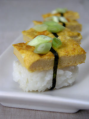 Nigiri-zushi z omletem