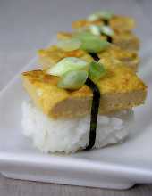 Nigiri-zushi z omletem