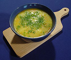 Zupa kalafiorowa z kaszą manną.