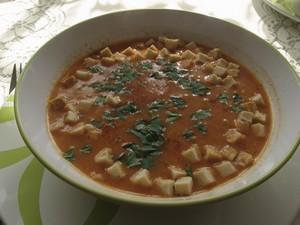 Zupa czosnkowo – pomidorowa