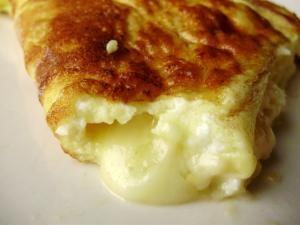Omlet z serem brie