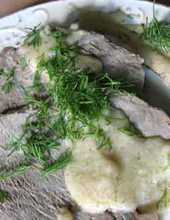 Tafelspitz – wiedeńska sztuka mięsa w sosie chrzanowym