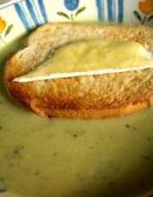 Zupa z cukinii z serem brie