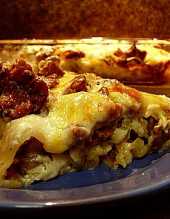 Cannelloni z kurkami, mięsem i kozim serem pod beszamelową kołderką