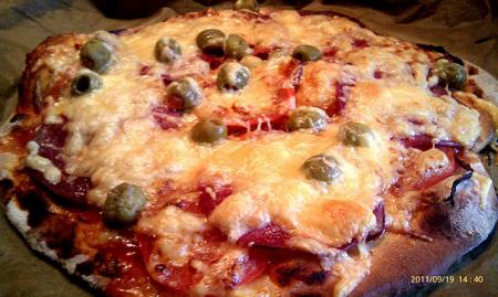Pizza na 3 sposoby: z salami, ostra i margarita z oliwkami