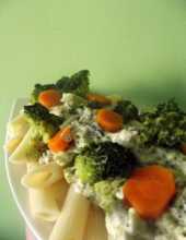 Makaron z brokułami w sosie serowym