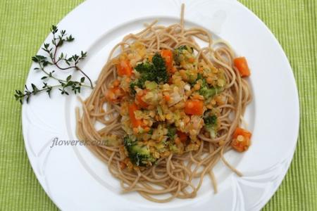 Spaghetti penoziarniste z soczewic i brokuami