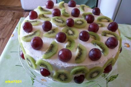 Tort mietanowy z owocami