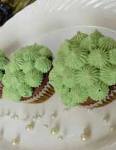Mufinki czekoladowe z zielonym kremem