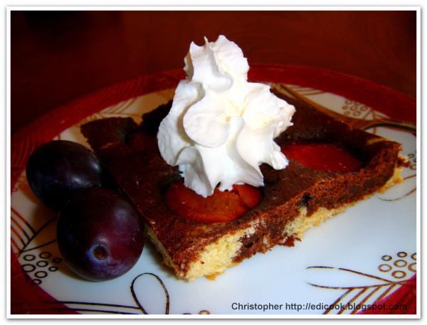 Ciasto czekoladowo waniliowe ze liwkami.