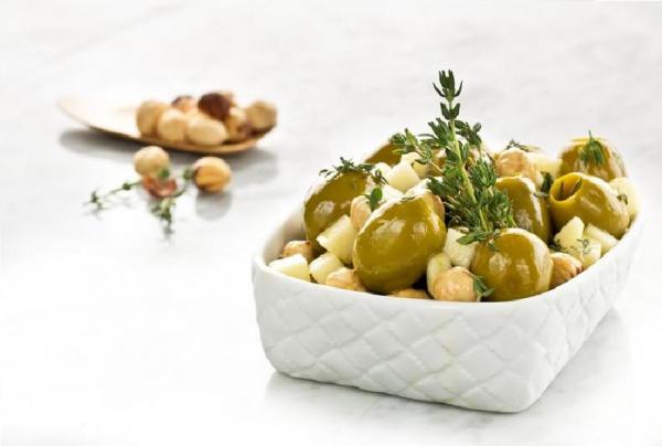 Hiszpaskie zielone oliwki z kozim serem i miodem