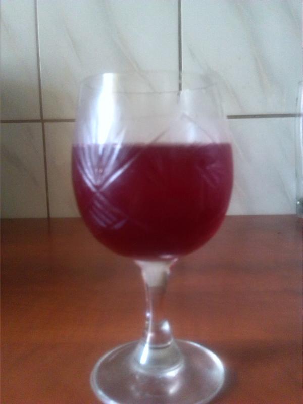Wino z czerwonych winogron
